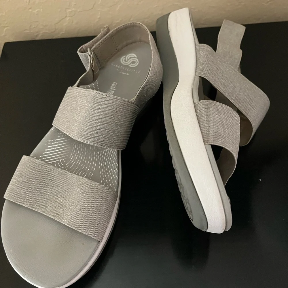 Clarks Cloudsteppers Size 9.5 - Picture 2 of 4